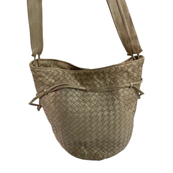 Madras Made in Italy Woven Leather Soft Bucket Bag Purse - Picture 5 of 9